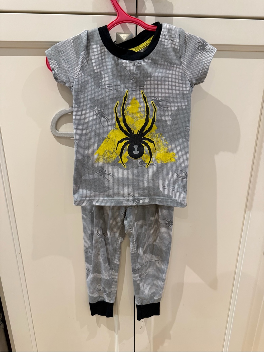 Spyder 2t Toddler Gray Pajama Set with Red Spider Accent